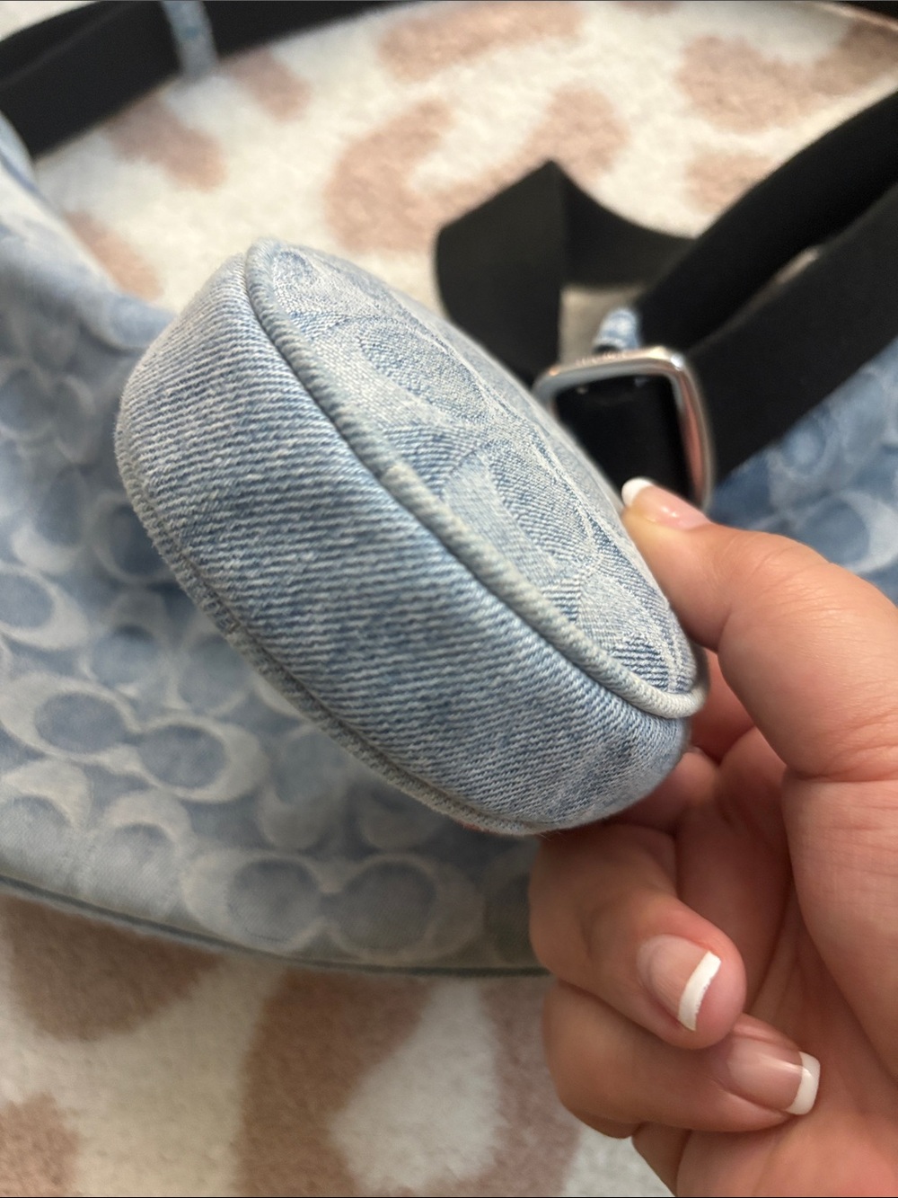 Coach Outlet loved denim Finn crossbody authentic - Picture 4 of 10